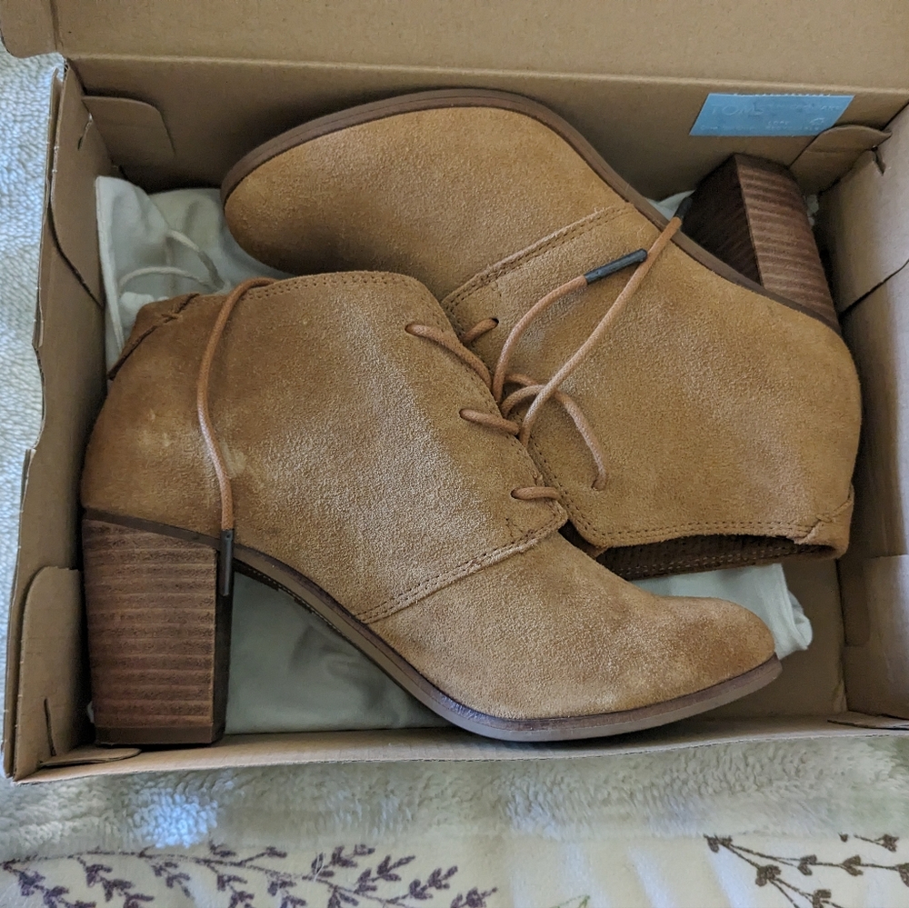 Toms Women's Desert Wedge -size 7